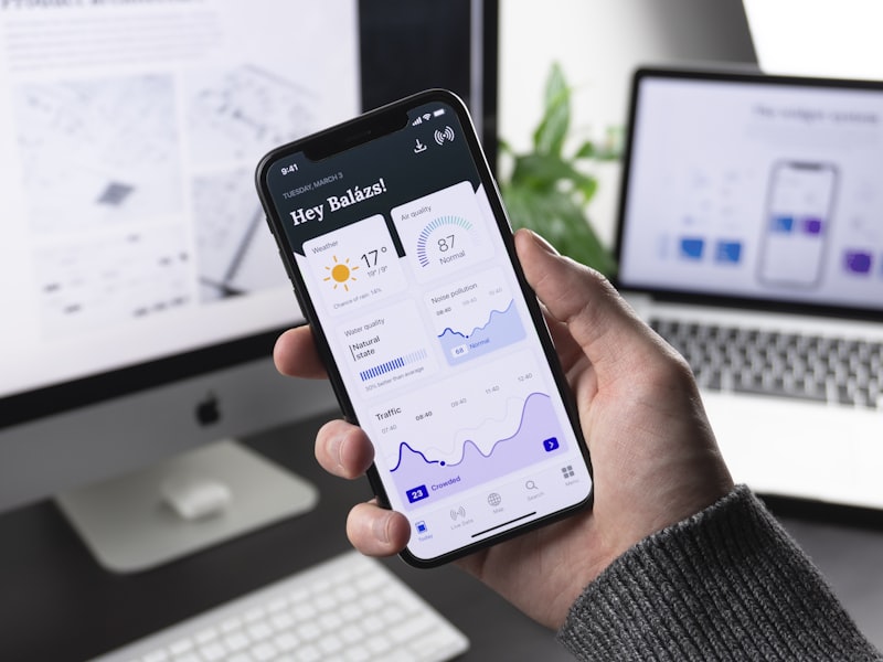 Person earning money on mobile apps with Earnne