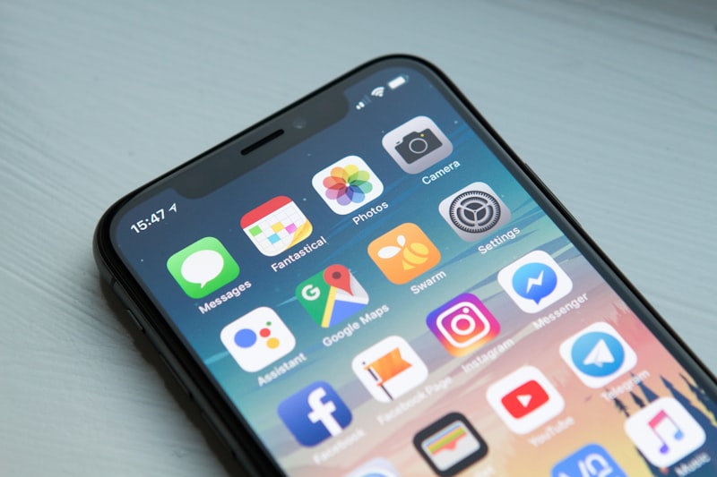 Earnne mobile app on iPhone and Android